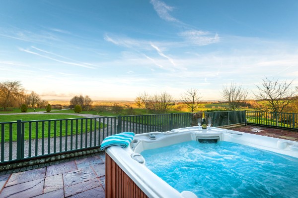 Trevase Granary bubbly hot tub, Herefordshire