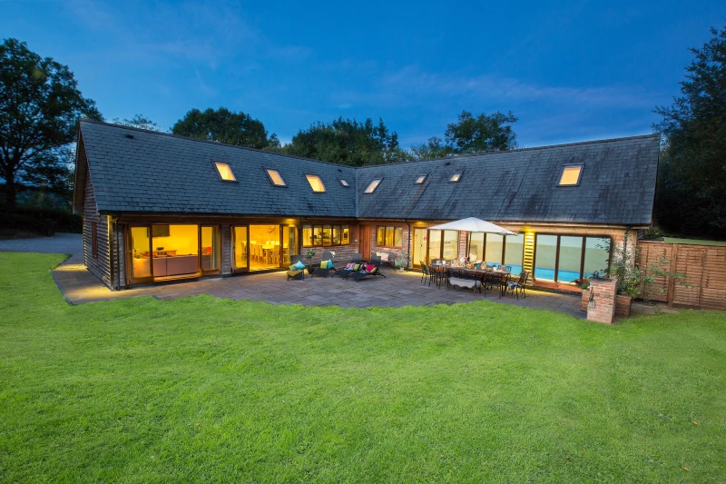 Dogs-friendly lodge with pool